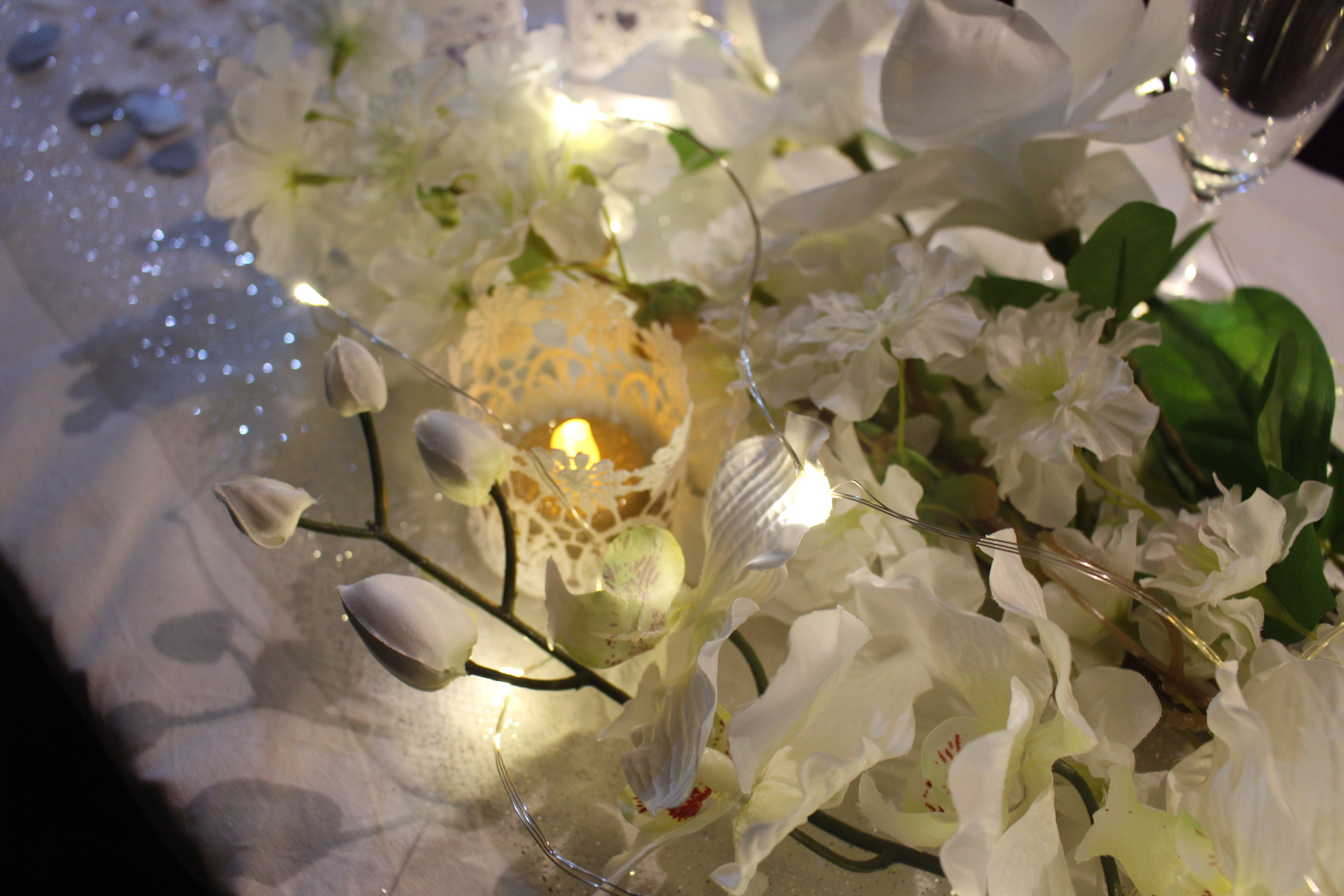 Beautifully decorated function table with flowers and candlelight